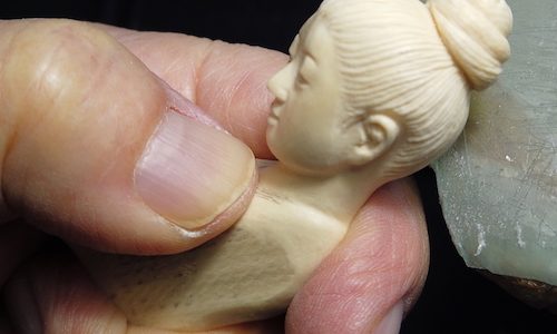 【動画】顔彫り手本の途中の工程から仕上げまで（その３）頭髪の彫りと逆目